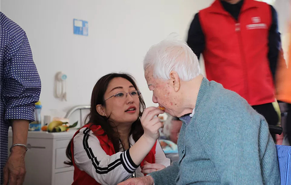 【先鋒引領(lǐng)，凝心聚力】三月學(xué)雷鋒，情暖敬老院